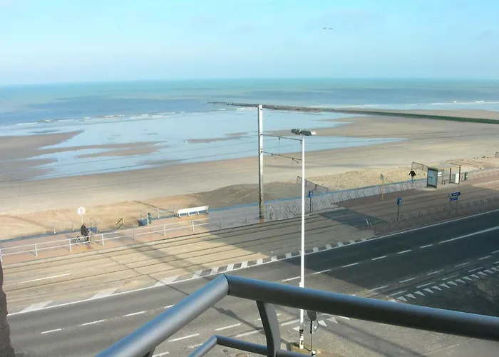 Studio Apartment \'De Strandwandeling\' With Frontal Sea View Near Ostend